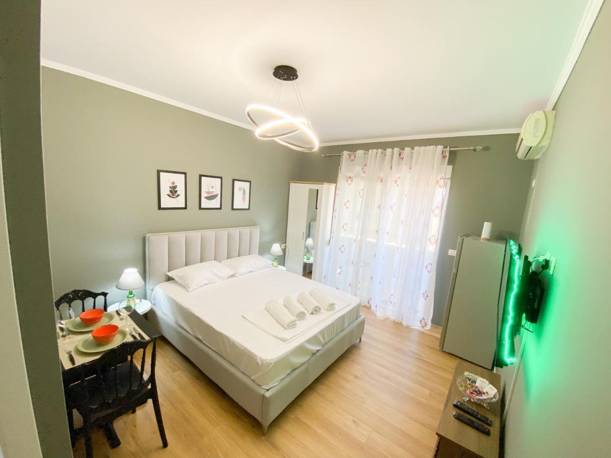 Center 6 - Way Apartment *
