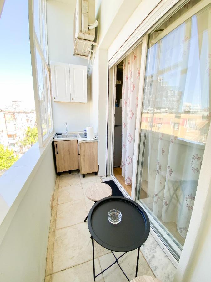 Center 6 - Way Apartment