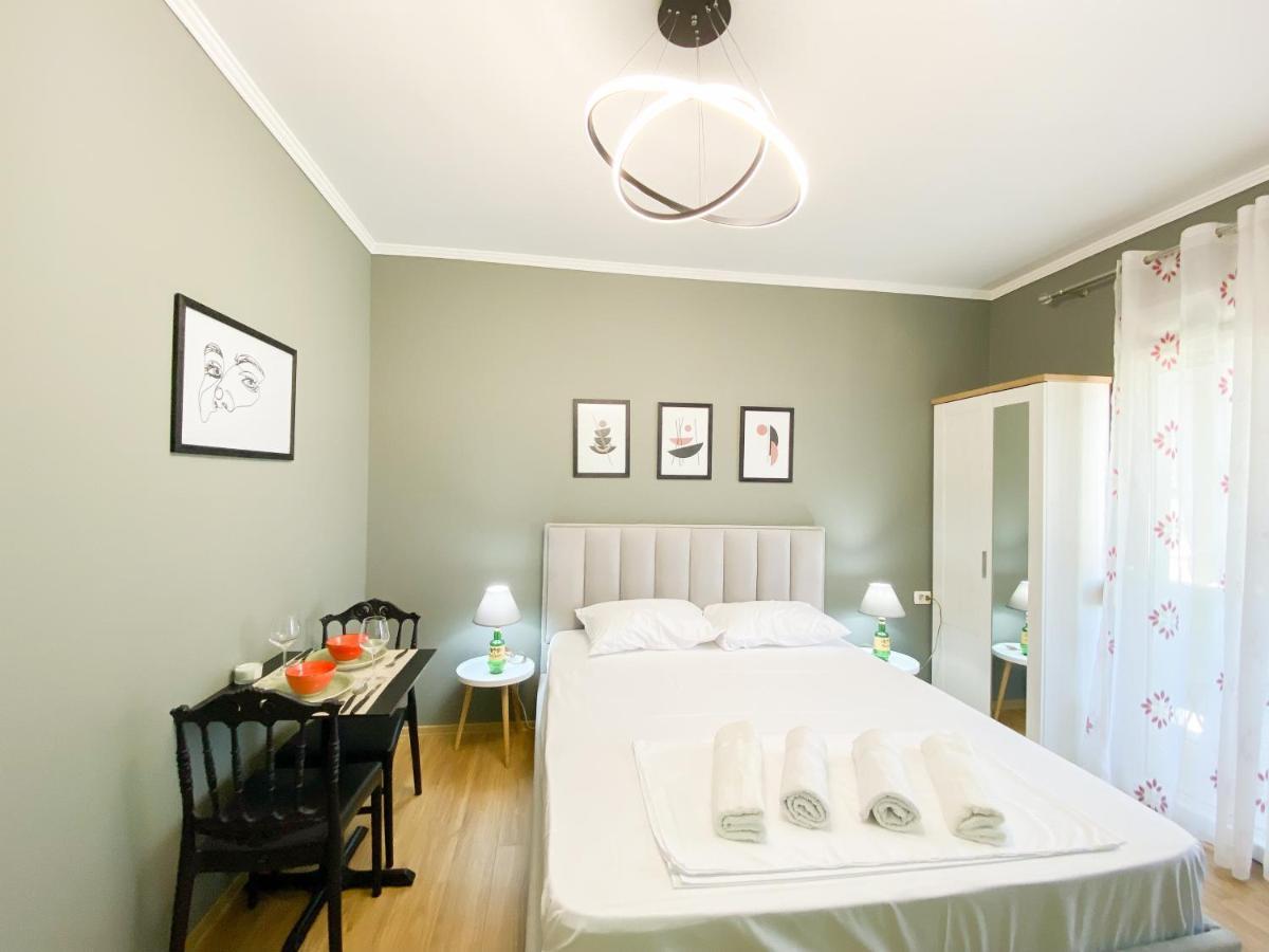 Center 6 - Way Apartment *